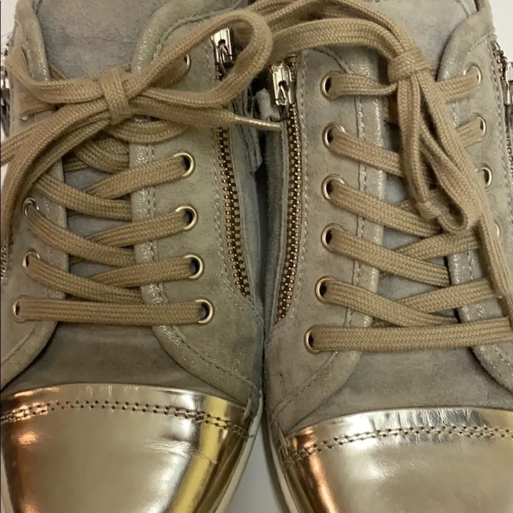AGL,‎ Metallic Cap Toe Zip Sneaker size 8/38 A17